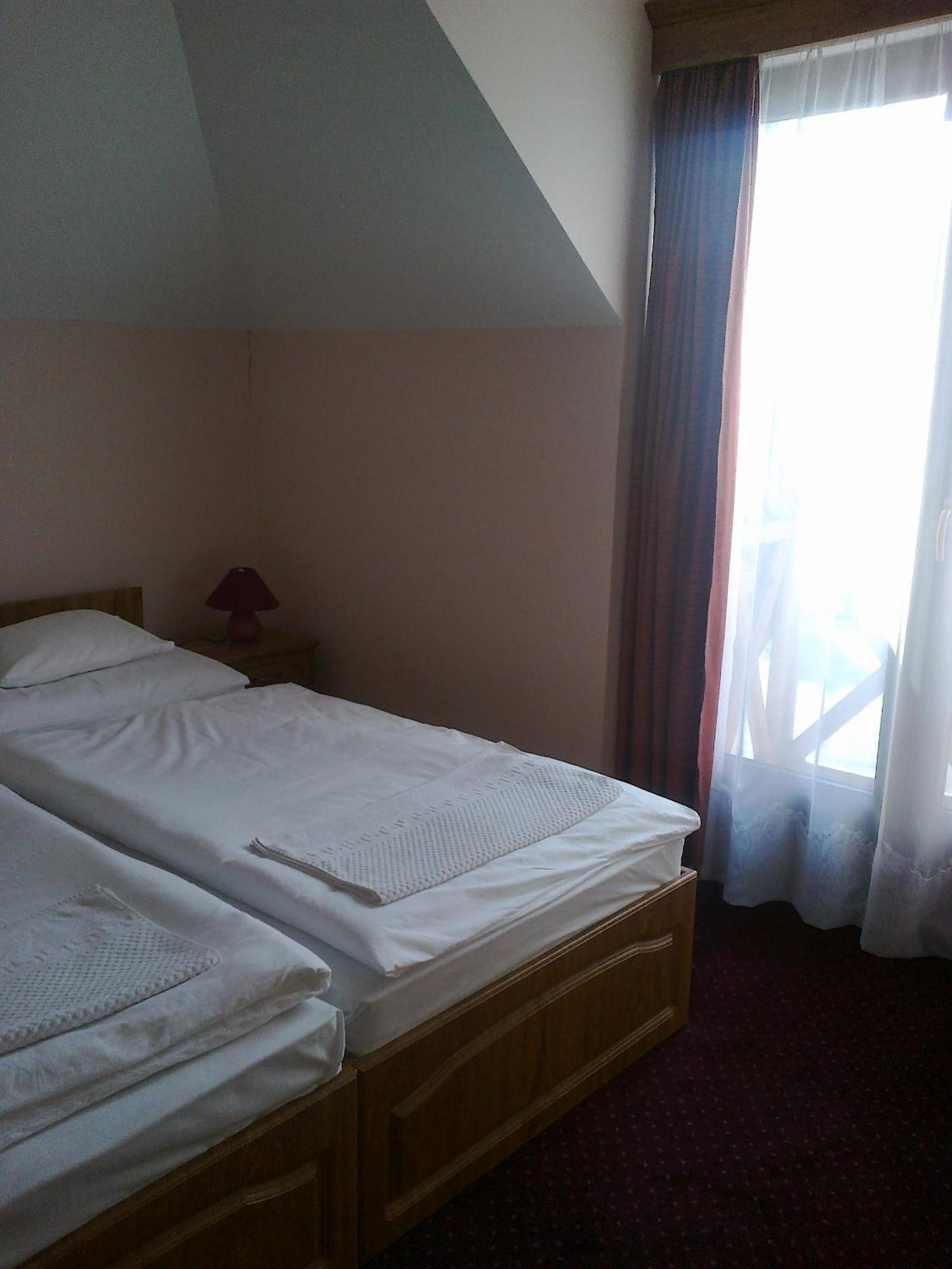 Gyoergyey Kastely Panzio Es Etterem Hotel Tapiogyorgye Ngoại thất bức ảnh