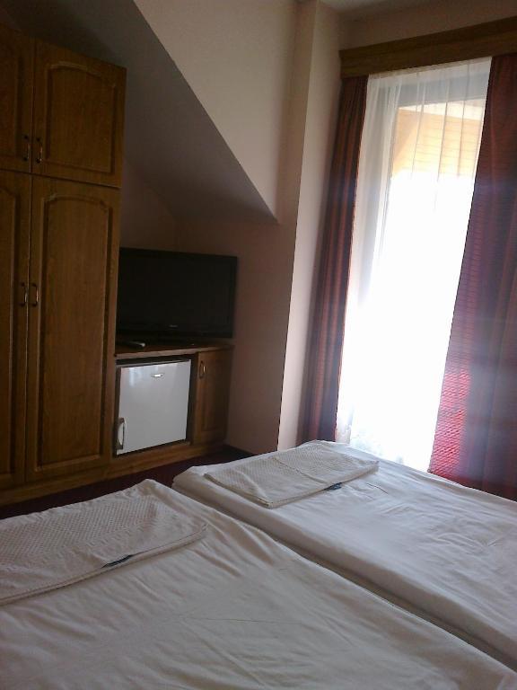 Gyoergyey Kastely Panzio Es Etterem Hotel Tapiogyorgye Phòng bức ảnh